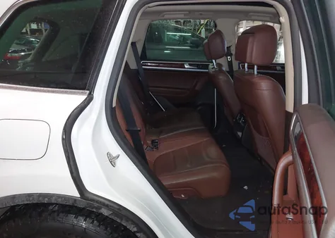 2013 Volkswagen Touareg Tdi Lux z USA, uszkodzony, nr VIN WVGEP9BP3DD011102